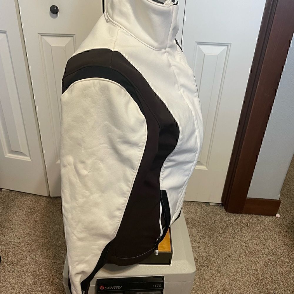 Predator Womens Brown/Ivory Softshell Small Jacket - Picture 5 of 5